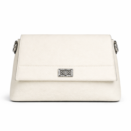 Bela elegantna kožna torbica sa preklopom