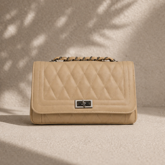 Bež elegantna torbica sa prošivenim dizajnom