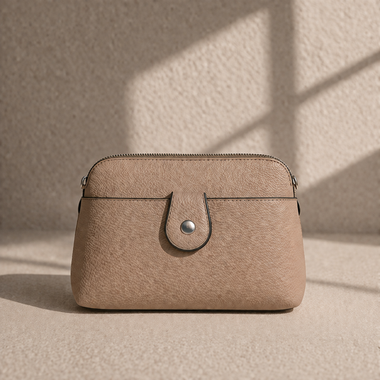 Bež ženska kožna torbica sa rajsferšlusom